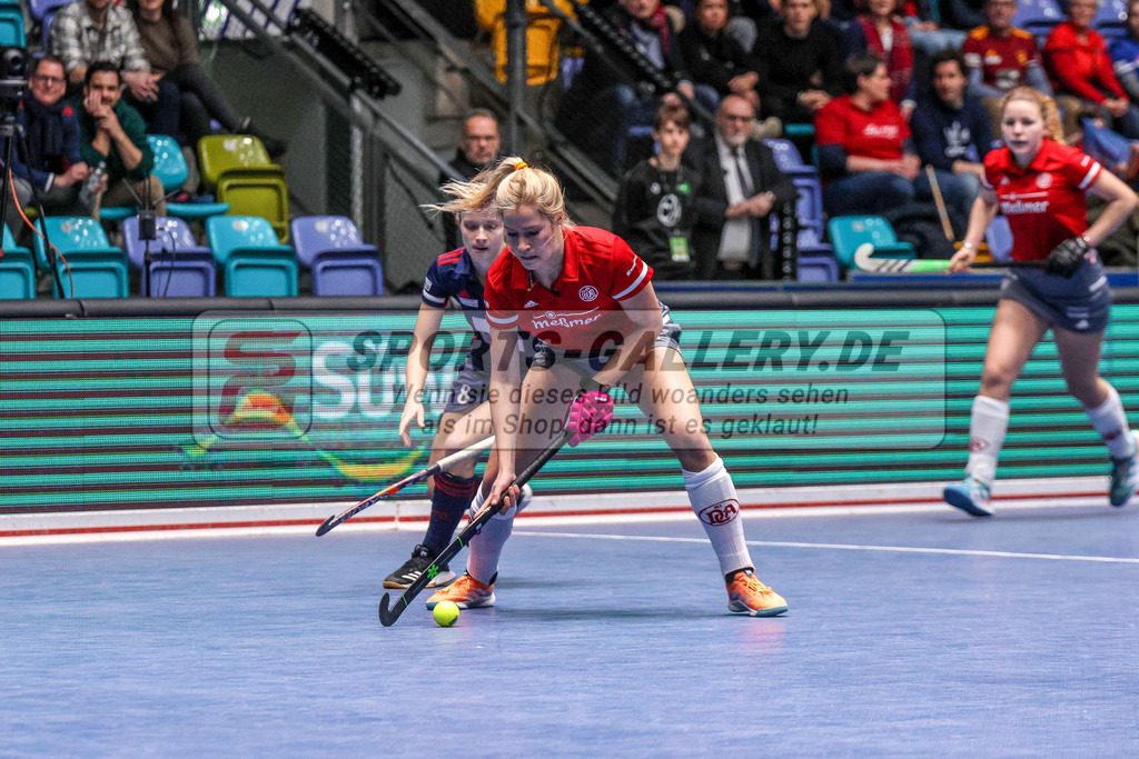 MJ_20230204-DHC-Alster-Finale W-21 | Hannah Gablac (Der Club an der Alster #4) & Friederike Heusgen (Düsseldorfer HC #8), Düsseldorfer HC - Der Club an der Alster am 5.2.2023 in der Ballsporthalle, Frankfurt am Main
