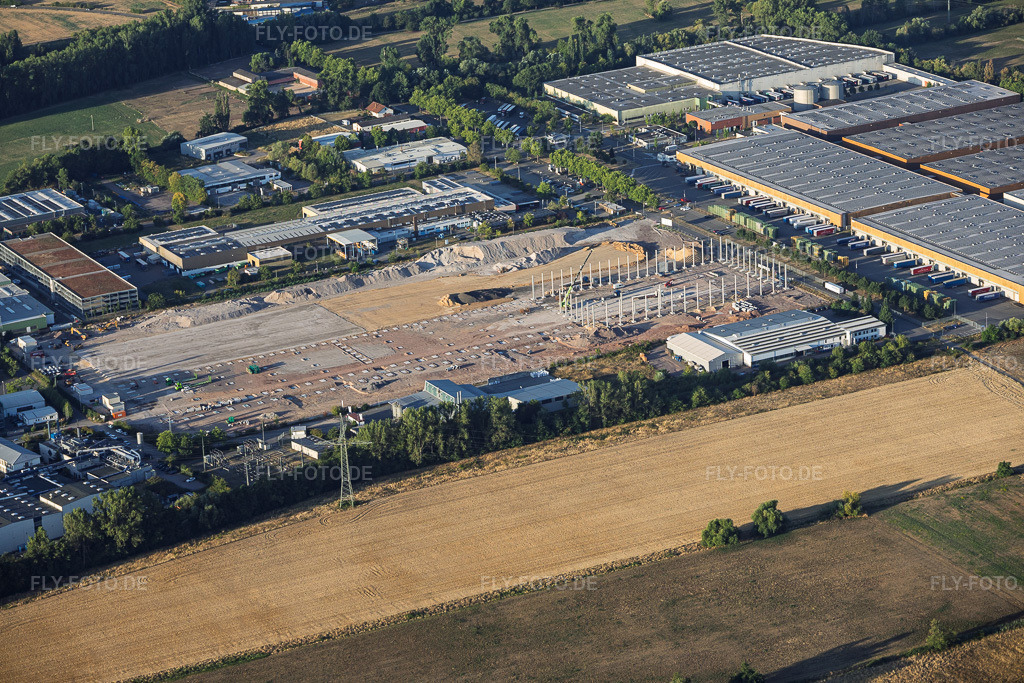 Luftbild: Bauarbeiten an der Baustelle für das neue Logistikzentrum von Cain International durch den Projektentwickler NVELOP in Landau in der Pfalz im Bundesland Rheinland-Pfalz in Deutschland. – Foto: IMG_158499.jpg vom 07.08.2026 durch Werner Riehm/FLY-FOTO.de – Auflösung des Originals: 6000 x 4000 px – About Cain — Cain – NVELOP - Logistics, industrial and data centre properties