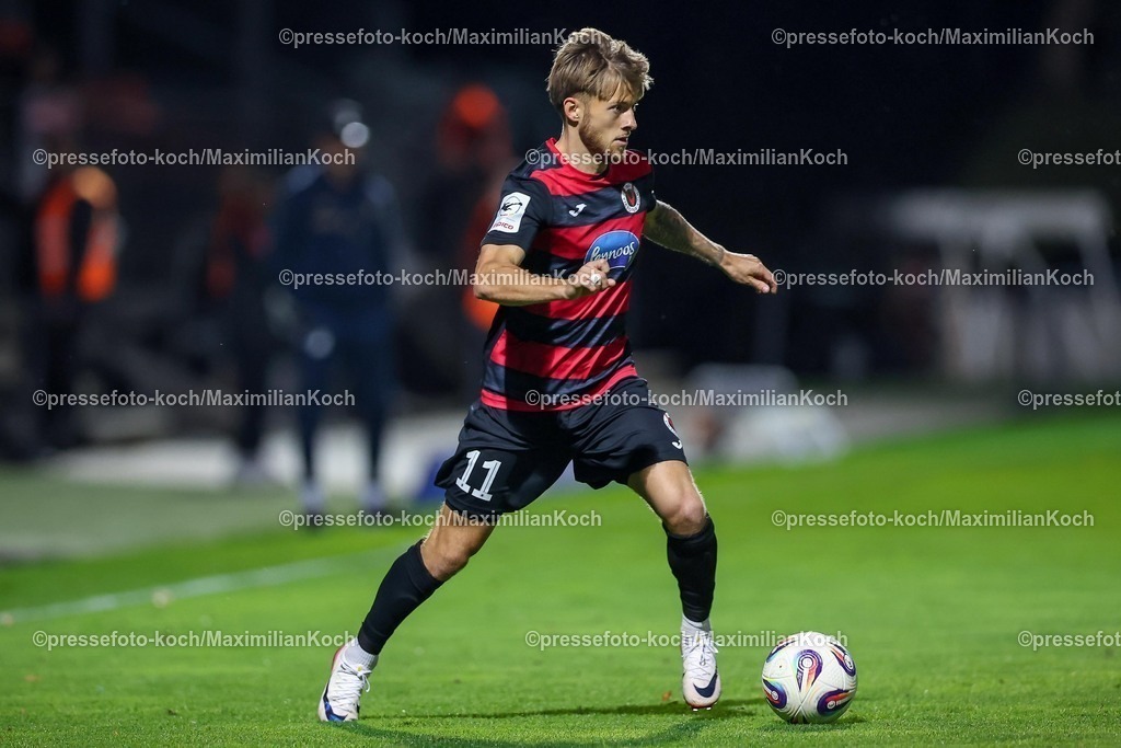 FCVK16092501146 | 16.09.2025, Fußball, FC Viktoria Köln – TSG 1899 Hoffenheim II, 3.Liga, Sportpark Höhenberg, Saison 2025 2026: Robin Velasco&nbsp;(Viktoria Koeln #11)  DFB regulations prohibit any use of photographs as image sequences and or quasi-video.