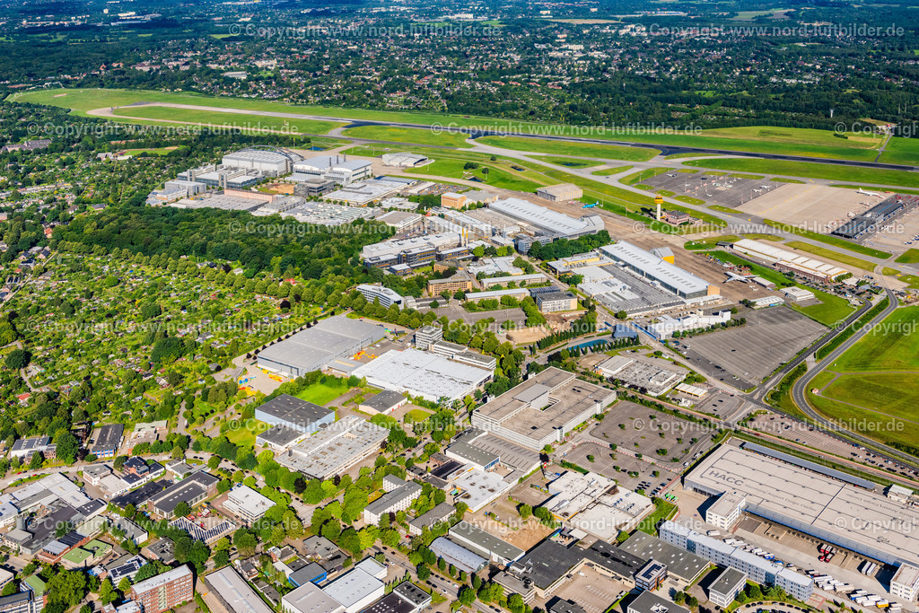 Hamburg_Fuhlsbüttel_Südliches_Flughafen_Gewerbegebiet_ELS_0867050823 | HAMBURG 05.08.2023 Südliches Gewerbegebiet und Firmenansiedlung " Flughafen Fuhlsbüttel " in Hamburg, Deutschland. // Industrial estate and company settlement " Flughafen Fuhlsbuettel " in Hamburg, Germany. Foto: Martin Elsen