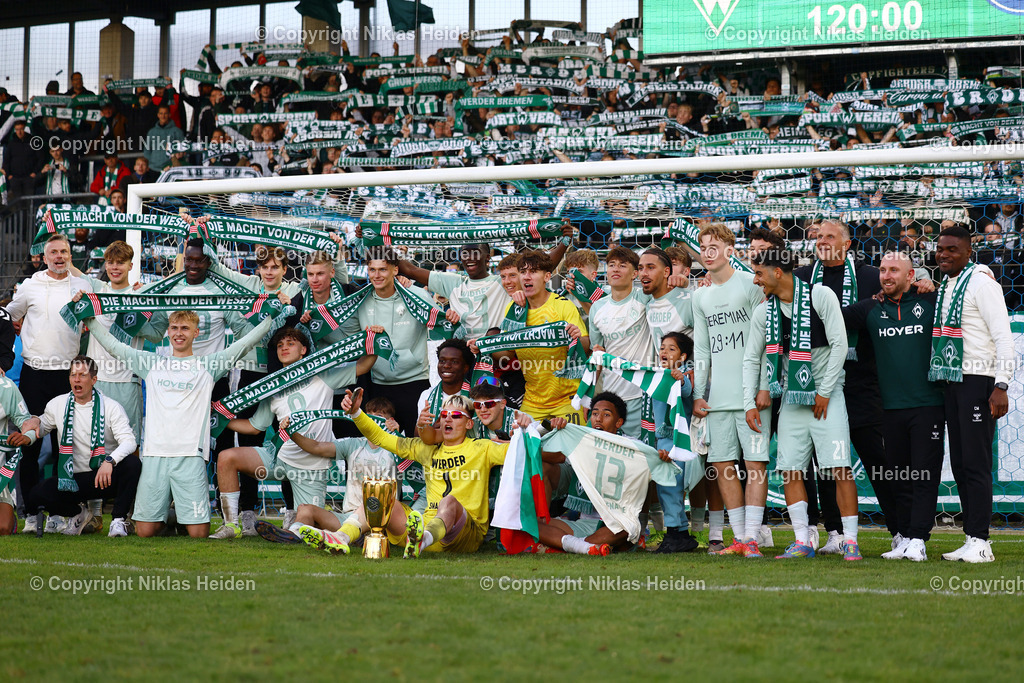 NH_SVWerderBremenU19_KarlsruherSCU19_JuniorenDFBPokal_23052025 | Die SV Werder Bremen U19 gewinnt den Junioren DFB-Pokal. Fußball I Junioren I DFB-Pokal I Saison 2024-2025 I Finale I SV Werder Bremen U19 - Karlsruher SC U19 I 23.05.2025 I Karl-Liebknecht-Stadion
