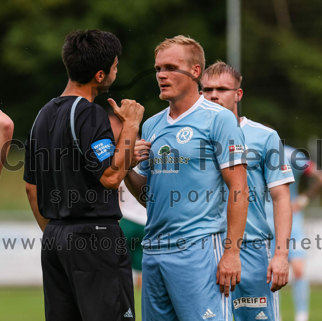 2023-07-28_064_FC_Schwaig_gegen_TSV_1860_Rosenheim | Oberding, Deutschland, 28.07.2023:
Fußball, Landesliga Südost 2023 / 2024, 3. Spieltag, FC Schwaig gegen TSV 1860 Rosenheim, Endergebnis: 1:1

Schiedsrichter Vincenzo Tropeano, Maximilian Mayerl (TSV 1860 Rosenheim, #42)

Foto: Christian Riedel / fotografie-riedel.net