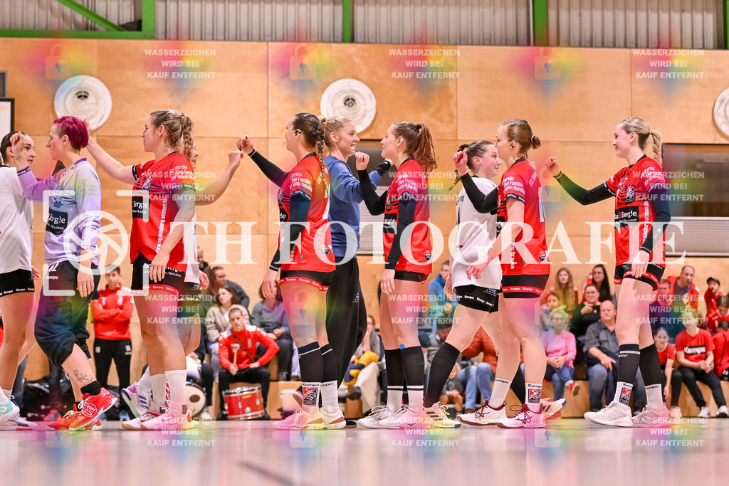 GER, SG Maulburg/Steinen - HSG Dreiland, Frauen-Handball, Oberliga Suedbaden, 3. Spieltag, Saison 2024/2025, 12.10.2024 | Begruessung zwischen der SGMS und der HSGGER, SG Maulburg/Steinen - HSG Dreiland, Frauen-Handball, Oberliga Suedbaden, 3. Spieltag, Saison 2024/2025, 12.10.2024Foto: TH Fotografie/Thomas Hess