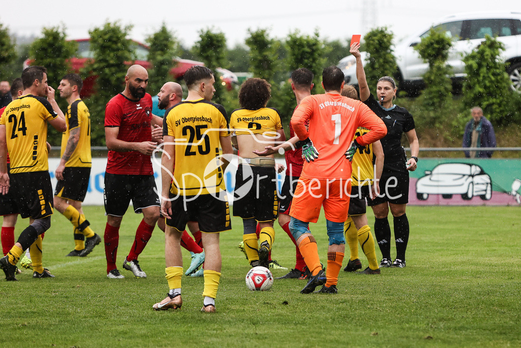 FC ALBA Augsburg - SV Obergriesbach | Schiedsrichterin Barbara KARMANN zeigt SVO #2 die rote Karte