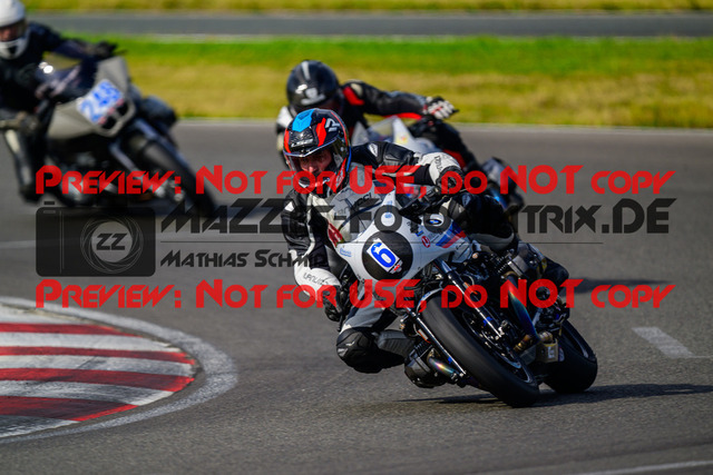 MaZZes_FotoMatrix_240724_6007705_2-422 | BLAU