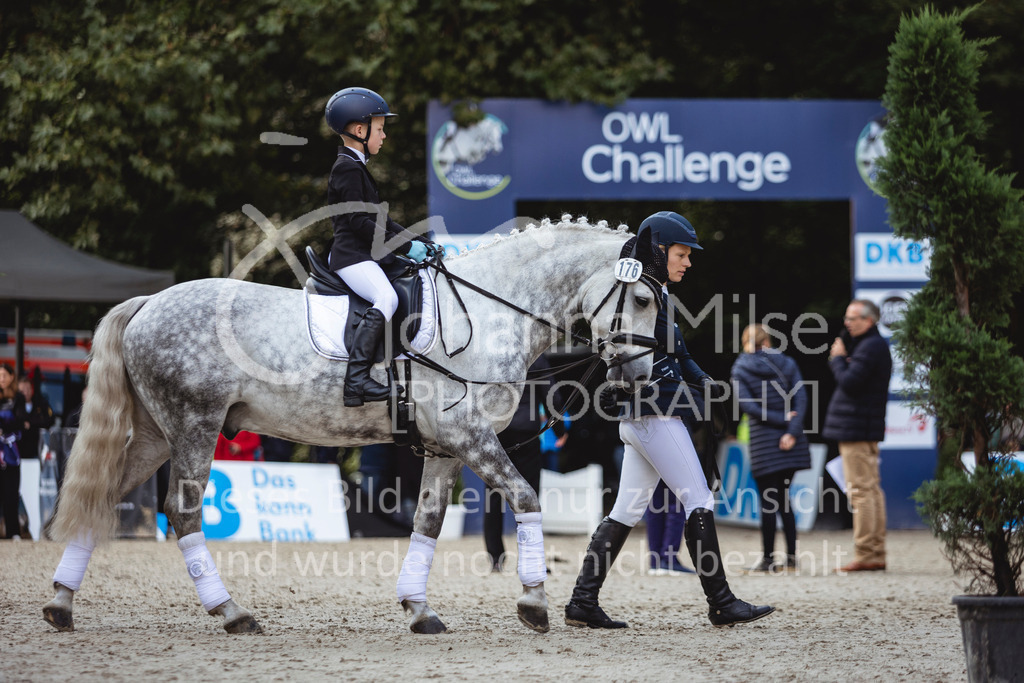 240915_OWLCh_FuehrzuegelWB-610 | Deine schönsten Turniermomente als professionelle Fotos! Entdecke hochwertige Pferdesport-Fotografie im Online-Shop. Jetzt Fotos finden & bestellen!