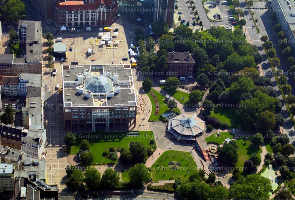 2996314 | DORTMUND 13.02.2021  Gebäude des Rathauses der Stadtverwaltung am Friedensplatz in der Parkanlage Stadtgarten im Ortsteil City-Ost in Dortmund im Ruhrgebiet im Bundesland Nordrhein-Westfalen, Deutschland. Weiterführende Informationen bei: Stadt Dortmund - Fachbereich Liegenschaften. // Wintry snowy town Hall building of the city administration on Friedensplatz in of park Stadtgarten in the district City-Ost in Dortmund at Ruhrgebiet in the state North Rhine-Westphalia, Germany. Further information at: Stadt Dortmund - Fachbereich Liegenschaften. Foto: Gerhard Launer