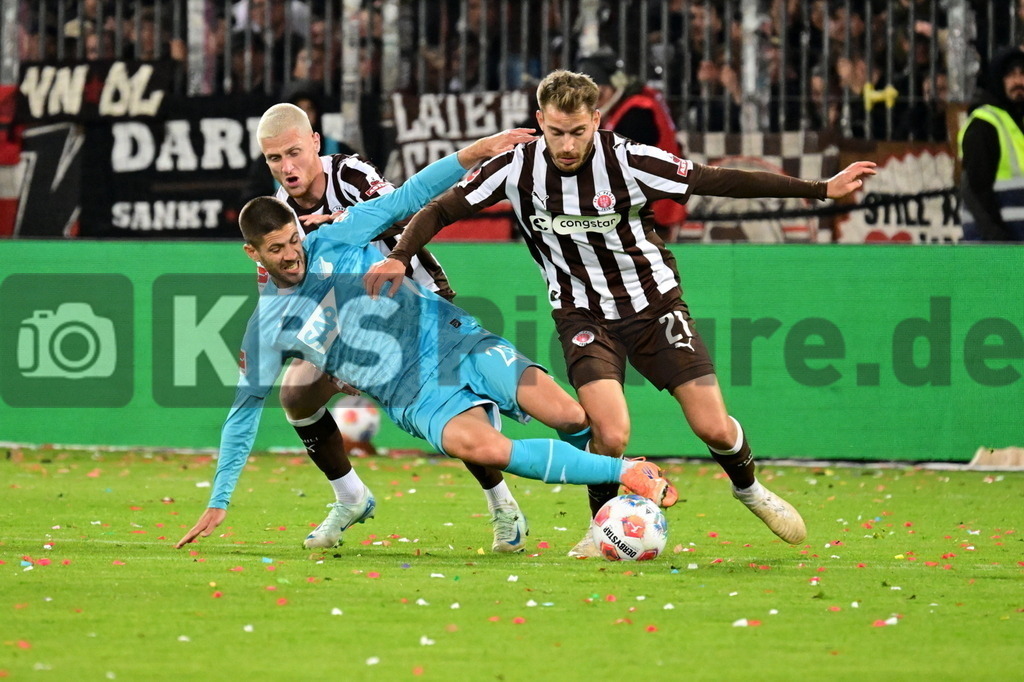 KBS Picture_FCStPauli-Hoffenheim_032 | v.l. Kramaric Andrej (TSG Hoffenheim) , Oppie Louis (St.Pauli) , Ritzka Lars (St.Pauli) ,Sportplatz :  Millerntor Stadion, - Realisiert mit Pictrs.com