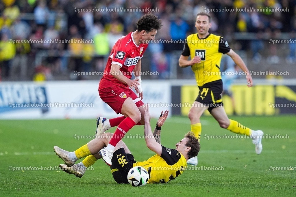 xYDR09052501036 | 09.05.2025, xydrx, Fußball, Borussia Dortmund II - VFB Stuttgart II, 3.Liga, Stadion Rote Erde, Saison 2024 2025: Michael Glueck (VFB Stuttgart II #4) im Zweikampf gegen Tony Reitz (Borussia Dortmund II #36) DFB regulations prohibit any use of photographs as image sequences and or quasi-video.