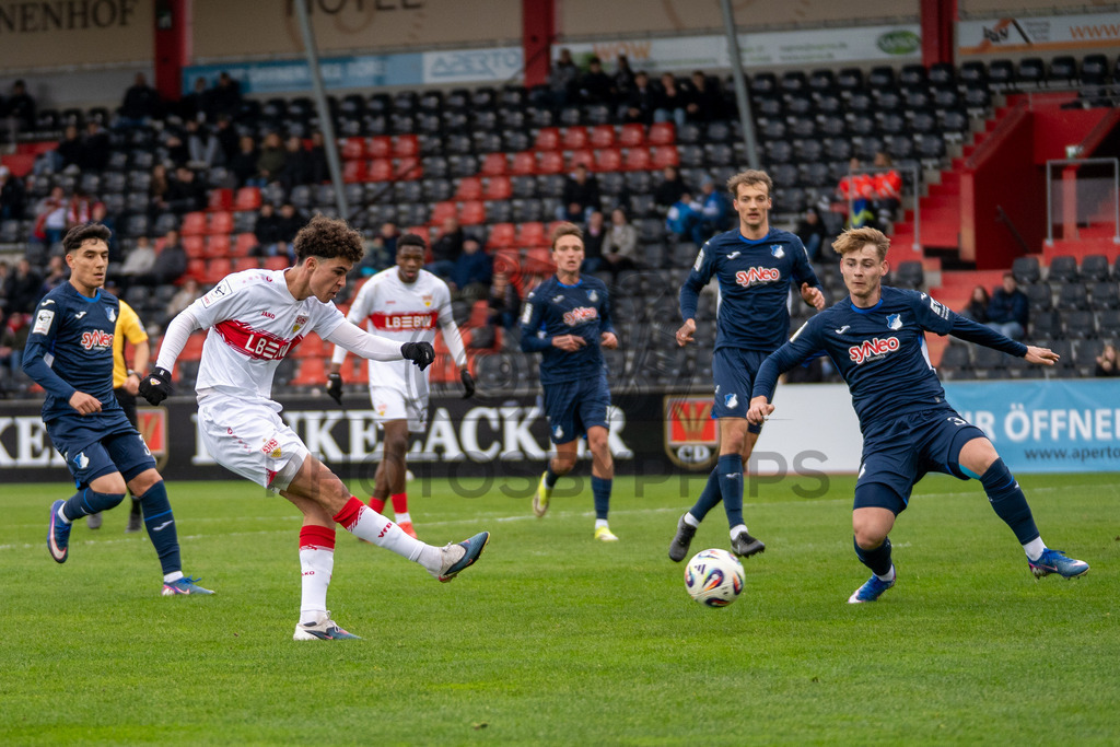 VfB Stuttgart II vs. TSG Hoffenheim II, Fussball, 3. Liga, 26. Spieltag, 15.03.2026 | Noah Darvich (VfB Stuttgart II, #31),VfB Stuttgart II vs. TSG Hoffenheim II, Fussball, 3. Liga, 26. Spieltag, 15.03.2026Foto: photosbyphips/Philip Ziegler