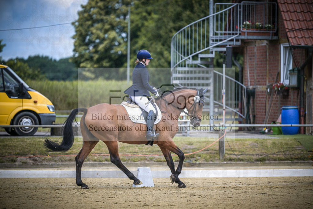 DOS_1348 | Entdecke hochwertige Reitturnierfotos von Foto Oger. Professionell, emotional und authentisch – jetzt Lieblingsmomente im Shop bestellen.Deutschlandweite Turnierfotografie. - Realisiert mit Pictrs.com