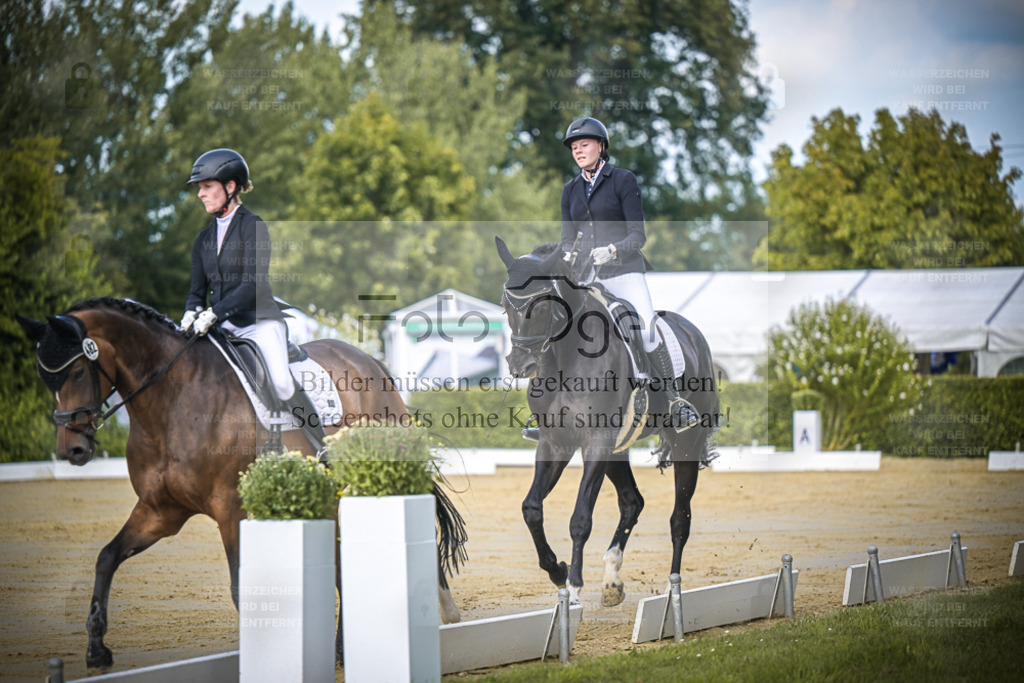 DOS_4723 | Entdecke hochwertige Reitturnierfotos von Foto Oger. Professionell, emotional und authentisch – jetzt Lieblingsmomente im Shop bestellen. - Realisiert mit Pictrs.com