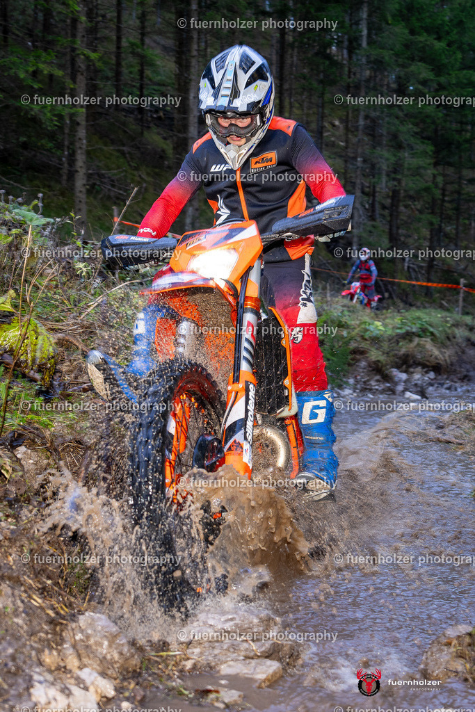 fuernholzer_241026-C1-445 | Fotografische Impressionen von der Red Stag Enduro Extreme by fuernholzer-photography.com. Endurosport in Österreich fotografisch festgehalten von fuernholzer. Auftragsfotografie für Private, Gewerbefotos und Industriefotografie. Eventfotografie, Sportfotografie und Motorsportfotografie. Anbieter von Fotoworkshops, Fototraining, fotografischen Vorträgen und Fotoseminaren.