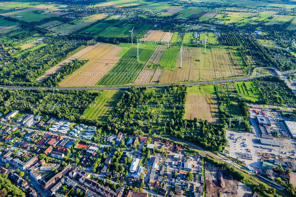 Hamburg_Bergedorf_ELS_9418090823 | HAMBURG 04.08.2023 Landwirtschaftlich genutzte Felder als Planungsfläche und Entwicklungsgebiet " Gewerbegebiet Bergedorf " in Hamburg, Deutschland. // Agricultural fields as planning area and development area " Gewerbegebit Bergedorf " in Hamburg, Germany. Foto: Martin Elsen