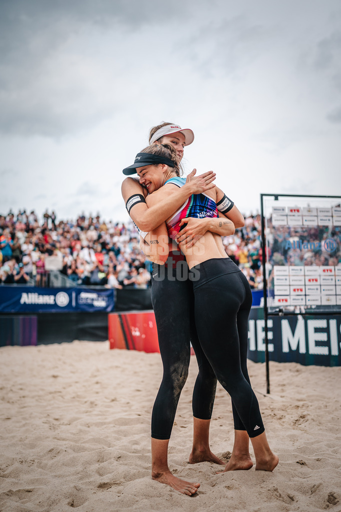Beachvolleyball | Frauen | Deutsche Meisterschaften Timmendorfer Strand 2023 | Svenja Müller Cinja Tillmann vs. Anna Behlen Sarah Schulz | 03.092023 | v.l. Svenja Müller (1) und Cinja Tillmann (2) gewinnen die deutschen Meisterschaften