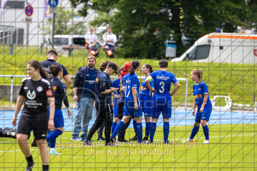 20250529_140040_0865 | #,  SGM Wendlingen-Ötlingen II (blau) vs. 1.FC Donzdorf II (schwarz), Fussball, Frauen-Bezirkspokal Finale Saison 2024/2025, Rasenplatz VfL Stadion Kirchheim, Jesinger Straße 105, 73230 Kirchheim, 29.05.2025 - 13:00 Uhr,Foto: PhotoPeet-Sportfotografie/Peter Harich