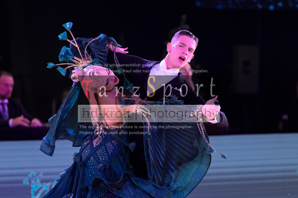 20241215_WDSF_Open_Youth_Std-Riga-9689 | Tanzsportbilder, Standardtanz, Lateintanz, WDSF, DTV, LTVB, dancecomp, goc, hessen tanzt, blaues band der spree, walzer, tango, wiener walzer, slowfox, quickstepp, samba, rumba, cha-cha-cha, paso doble. jive, hd-kroft photography, turniertanzsport