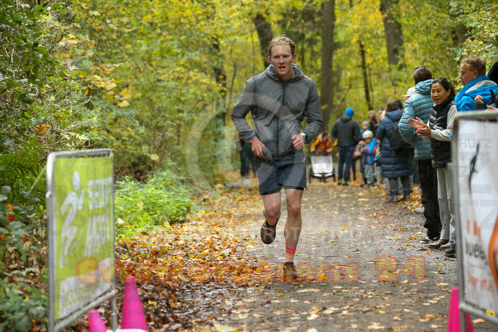 251026_1217_EX1_0036 | Sportfotografie im Rhein-Sieg Kreis, Köln, Bonn, NRW, Rheinland Pfalz, Hessen, etc. Unser Tätigkeitsfeld umfasst den Laufsport vom Volkslauf über den Marathon, Duathlon, Triathon bis zum Ultralauf wie Kölnpfad Ultra oder Schindertrail.