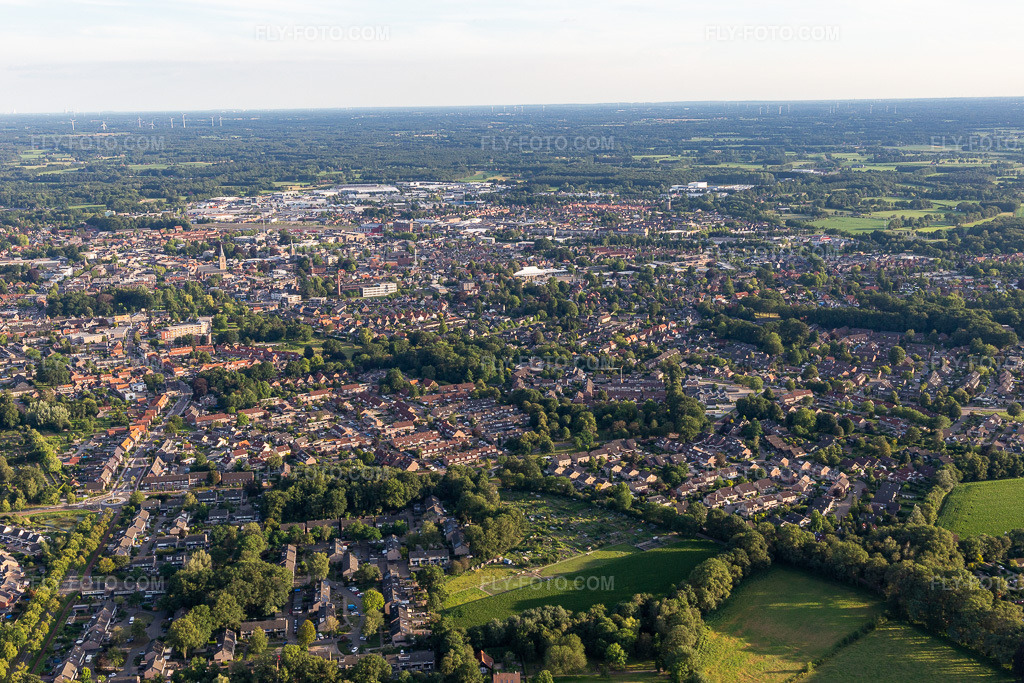 Aerial view: View of the town in Winterswijk in the state Gelderland, Netherlands. – Photo: IMG_007982.jpg taken on 07/12/2020 by Werner Riehm/FLY-FOTO.com – Resolution of the original: 5472 x 3648 px