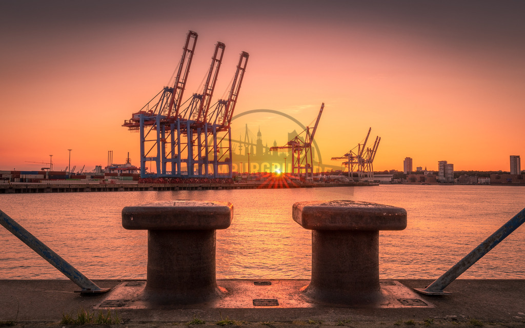2 Poller Sunset Hamburg_Hamburg in Bildern | Exklusive Hamburg collagen, tolle Segelbilder und viele weitere tolle Motive auf Leinwand, Poster, Alu-Dibond, u.v.m. findet Ihr bei uns auf hamburgbild.de. Findet Euer Wandbild für Euer Zuhause, Büro oder die  Praxis…. - Realisiert mit Pictrs.com