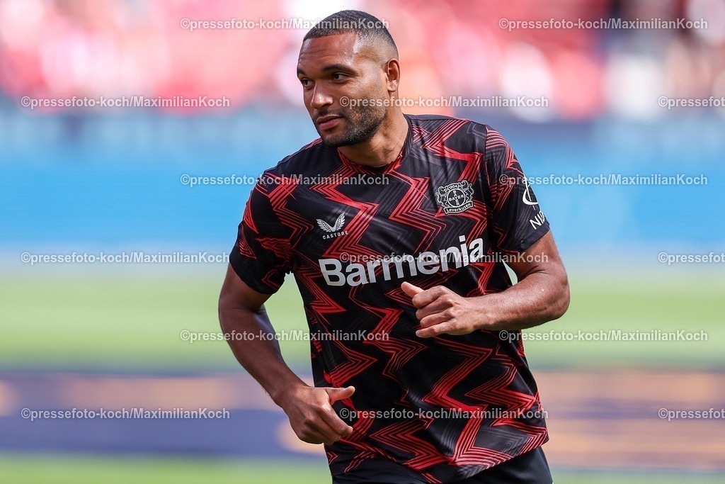 B0411052503315 | 11.05.2025, Fußball, Bayer 04 Leverkusen - Borussia Dortmund, 1. Fußball Bundesliga, 33. Spieltag, BayArena, Saison 2024 2025: Jonathan Tah (Bayer04 Leverkusen #4) DFB regulations prohibit any use of photographs as image sequences and or quasi-video.