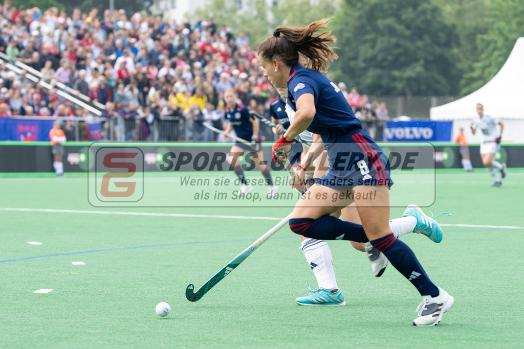 Final4_20240519-1204-0068 | Bonn, Deutschland, 19.05.2024: Lucia Jimenez Vicenter (Mannheimer HC) in Aktion waehrend des Spiels der Deutsche Feldhockey-Meisterschaften 2024 zwischen Final 4 Damen Finale Düsseldorfer HC - Mannheimer HC im Bonner THV am 19.05.2024 in Bonn, Deutschland. (Foto von Stephan Fehrmann)

Bonn, Germany, 19.05.2024: Lucia Jimenez Vicenter (Mannheimer HC) in action during the game of Deutsche Feldhockey-Meisterschaften 2024 between Final 4 Damen Finale Düsseldorfer HC - Mannheimer HC in Bonner THV at 19.05.2024 in Bonn, Deutschland. (Foto from Stephan Fehrmann)