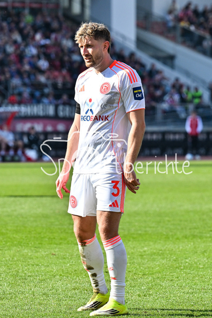 1. FC Nürnberg - Fortuna Düsseldorf | NUREMBERG, GERMANY - 07. MARCH:  im Bild Christopher LENZ (Fortuna Düsseldorf 3) / Einzelfoto / Freisteller während dem Match zwischen dem 1. FC Nürnberg und Fortuna Düsseldorf am 25. Spieltag der 2. Bundesliga im Max Morlock Stadion / DFL REGULATIONS PROHIBIT ANY USE OF PHOTOGRAPHS AS IMAGE SEQUENCES AND/OR QUASI-VIDEO