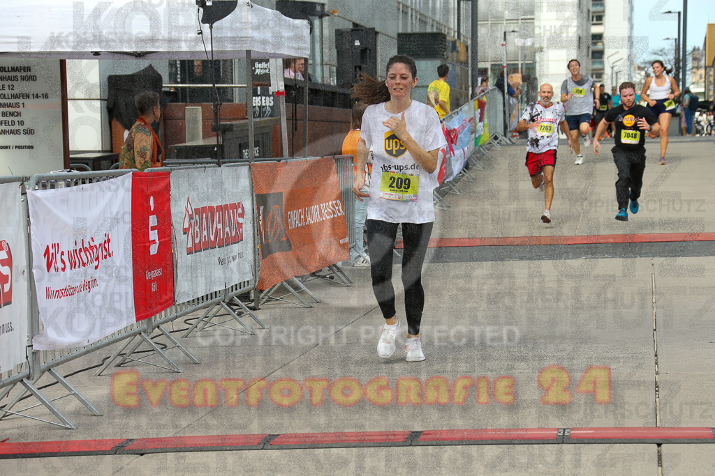 250920_1328_EX1_4869 | Sportfotografie im Rhein-Sieg Kreis, Köln, Bonn, NRW, Rheinland Pfalz, Hessen, etc. Unser Tätigkeitsfeld umfasst den Laufsport vom Volkslauf über den Marathon, Duathlon, Triathon bis zum Ultralauf wie Kölnpfad Ultra oder Schindertrail.