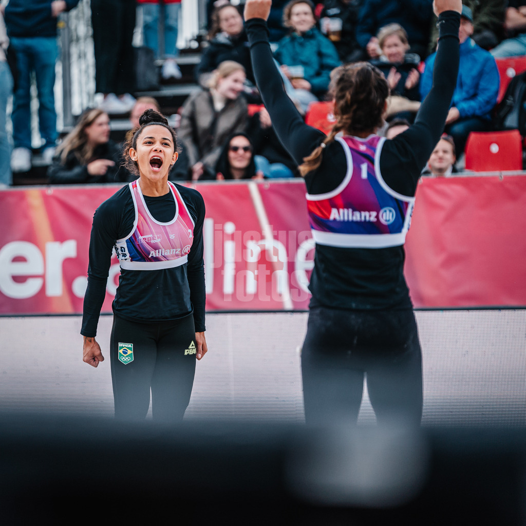Beachvolleyball | Frauen | German Beach Tour 2024 | Tourstop Bremen | 08.06.2024 | Thainara Mylena Feitosa de Oliveira (links, BRA) jubelt zu ihrer Partnerin