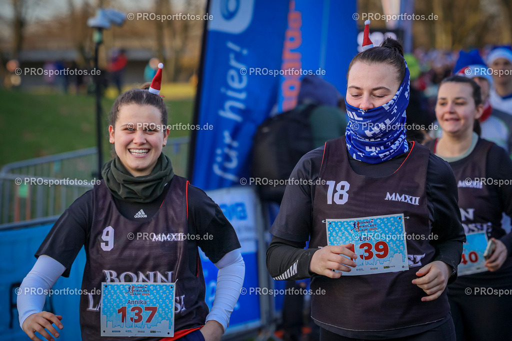 6. Bonner Nikolauslauf; Bonn, 14.12.2025 | Impressionen vom 6. Bonner Nikolauslauf am 14.12.2025 in Bonn (Nordrhein-Westfalen). 