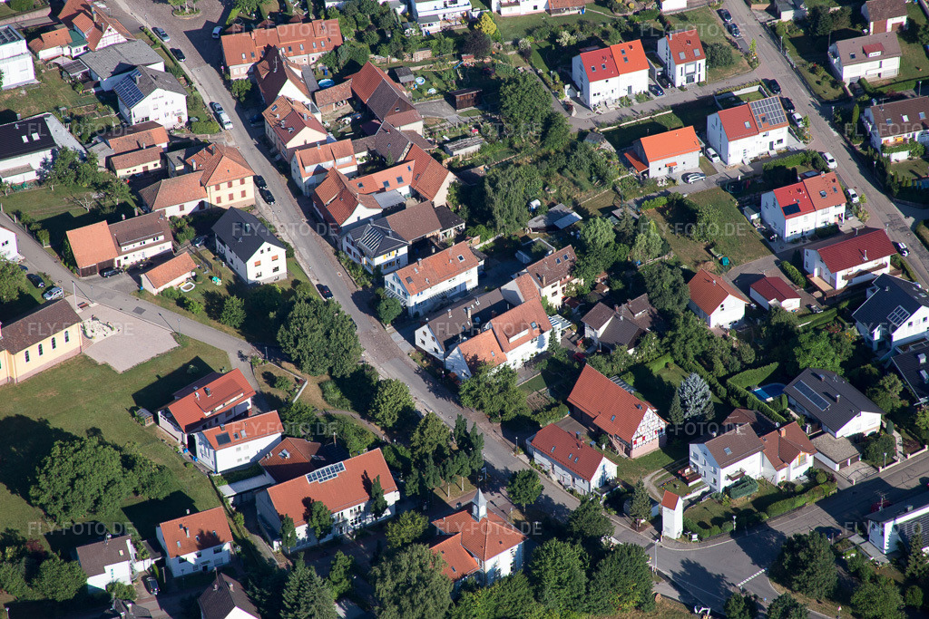 Luftbild: Maria Königin im Ortsteil Schluttenbach in Ettlingen im Bundesland Baden-Württemberg in Deutschland. Foto: IMG_084002.jpg vom 26.07.2015 durch Werner Riehm/FLY-FOTO.de