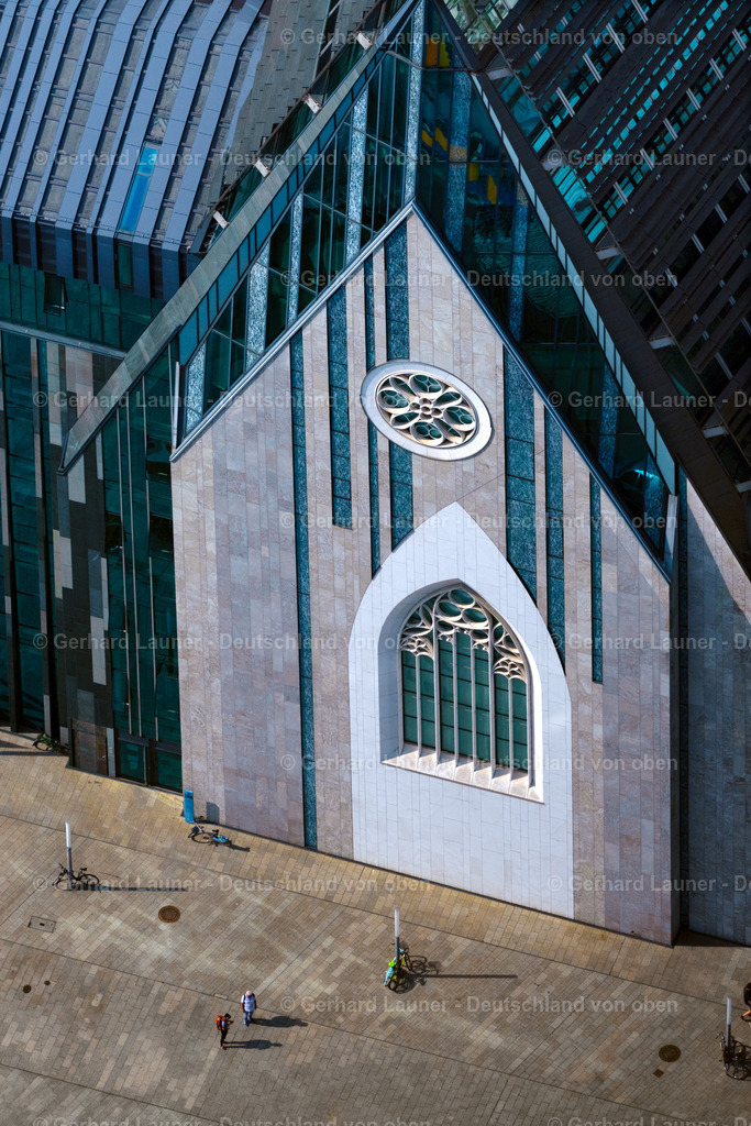 4039645 | DORTMUND 13.02.2021 Winterlich schneebedeckte Parkanlage " Park der Partnerstädte " an der Brinkhoffstraße im Ortsteil Cityring-West in Dortmund im Ruhrgebiet im Bundesland Nordrhein-Westfalen, Deutschland. // Wintry snowy park of " Park of Partnerstaedte " on the Brinkhoffstrasse in the district Cityring-West in Dortmund at Ruhrgebiet in the state North Rhine-Westphalia, Germany. Foto: Gerhard Launer