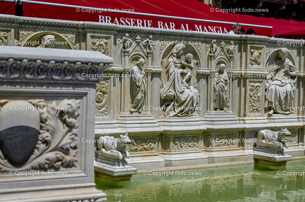 Italien_ Toscana_ Siena_ 27.05.2024-120 | 27.05.2024, Italien, ITA, Toskana, Siena im Bild Stadtansichten, Gebäude, Architektur, Touristen, Historisch, Souvenier, Piazza Del Campo, Dom von Siena


Siena ist Hauptstadt der Provinz Siena und gilt als eine der schönsten Städte der Toskana und Italiens. Die historische Altstadt gehört seit 1995 zum UNESCO-Welterbe. 

