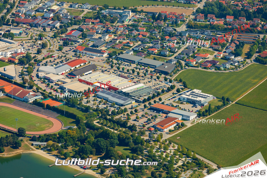 Luftaufnahme von  Pocking - Die Luftaufnahme wurde 2025 vom UL-Flugzeug heraus erstellt ( keine Drohne ) - Hochauflösende Luftaufnahme - für professionelle Ausdrucke geeignet. Die Geschenkidee !Mit Lizenz und Bildrechte bestellbar
