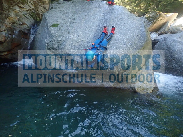PC020092 | Bestelle die Bilder deines Berg- oder Wasser-Abenteuers mit Mountain Sports bequem von zu Hause aus direkt über unseren Online Fotoshop von pictrs.com. - Realisiert mit Pictrs.com