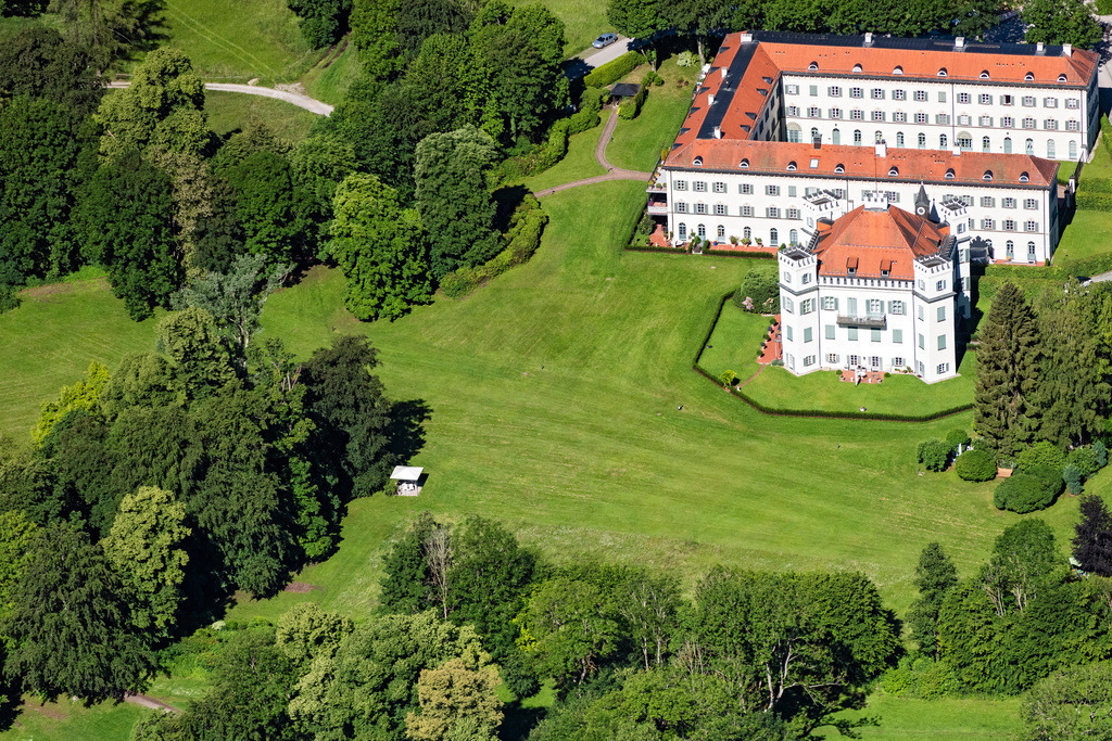 dr__0053493.jpg | PöCKING 12.06.2020 Palais des Schloss Possenhofen in Pöcking im Bundesland Bayern, Deutschland. // Palace Possenhofen in Poecking in the state Bavaria, Germany. Foto: Daniel Reiter