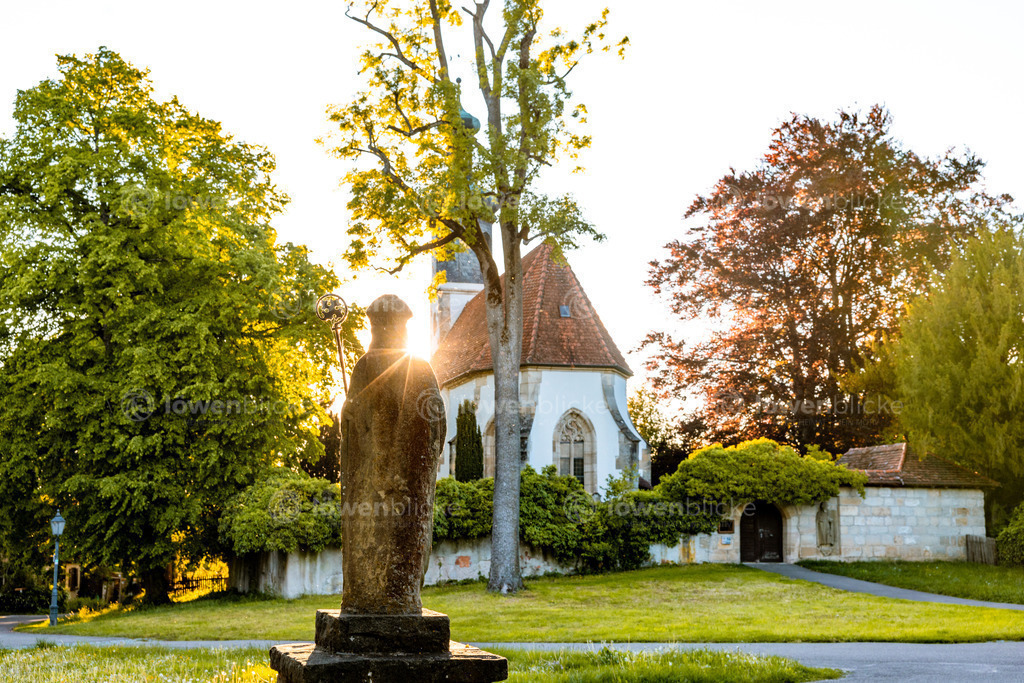 Blick auf die ev. Ulrichskapelle in Adelberg | löwenblicke | shop