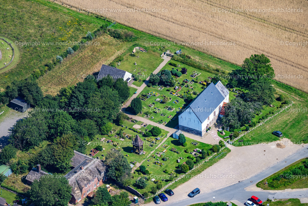 Sylt_Morsum_Kirche_Stmartin_Morsum_ELS_5108130825 | SYLT 13.08.2025 Historischer Kirchen- Gebäudekomplex " St. Martin " in Morsum an der Straße Haawerlön auf Sylt Nordsee - Insel im Bundesland Schleswig-Holstein, Deutschland. // Historic church building complex "St. Martin" in Morsum on the street Haawerloen on Sylt North Sea island in the federal state of Schleswig-Holstein, Germany. Foto: Martin Elsen