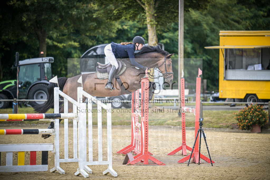 DOS_2524 | Entdecke hochwertige Reitturnierfotos von Foto Oger. Professionell, emotional und authentisch – jetzt Lieblingsmomente im Shop bestellen.Deutschlandweite Turnierfotografie. - Realisiert mit Pictrs.com