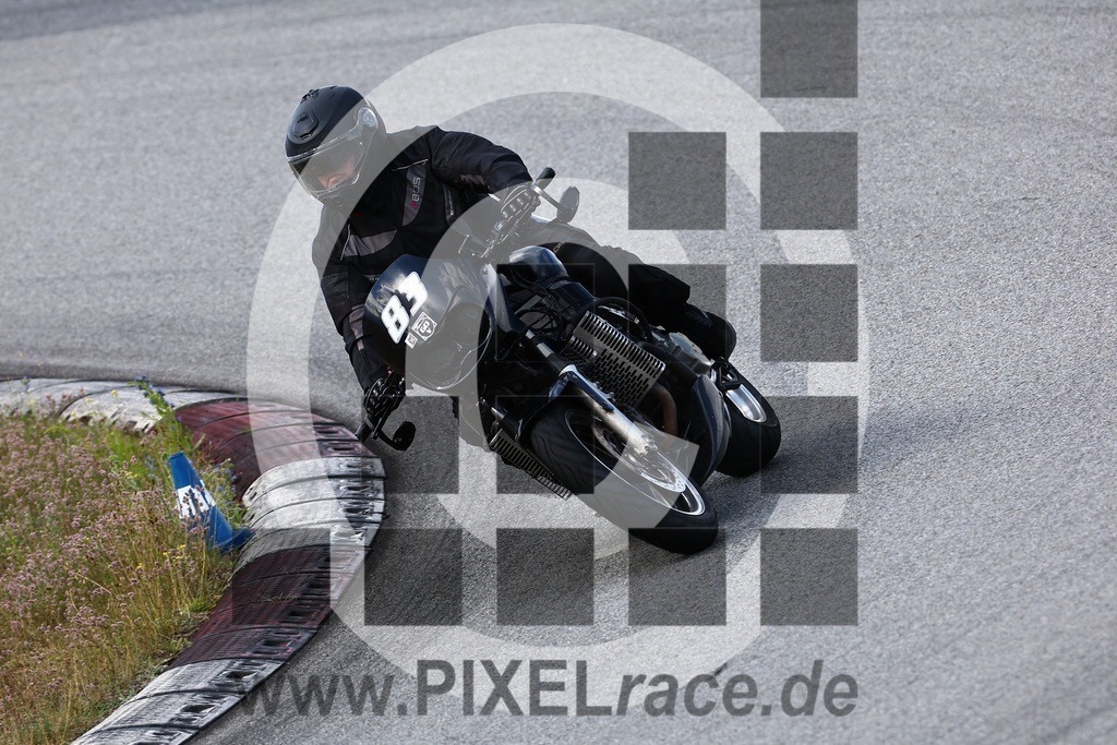 0083-20240706_03903 | Schöne Erinnerungen an spannende Momente - das festzuhalten ist unser Job. PIXELrace.de ist seit 2003 auf den Rennstrecken Europas unterwegs um die Action draußen beim Fahren und die wunderbare Stimmung imm Fahrerlager für euch einzufangen.
