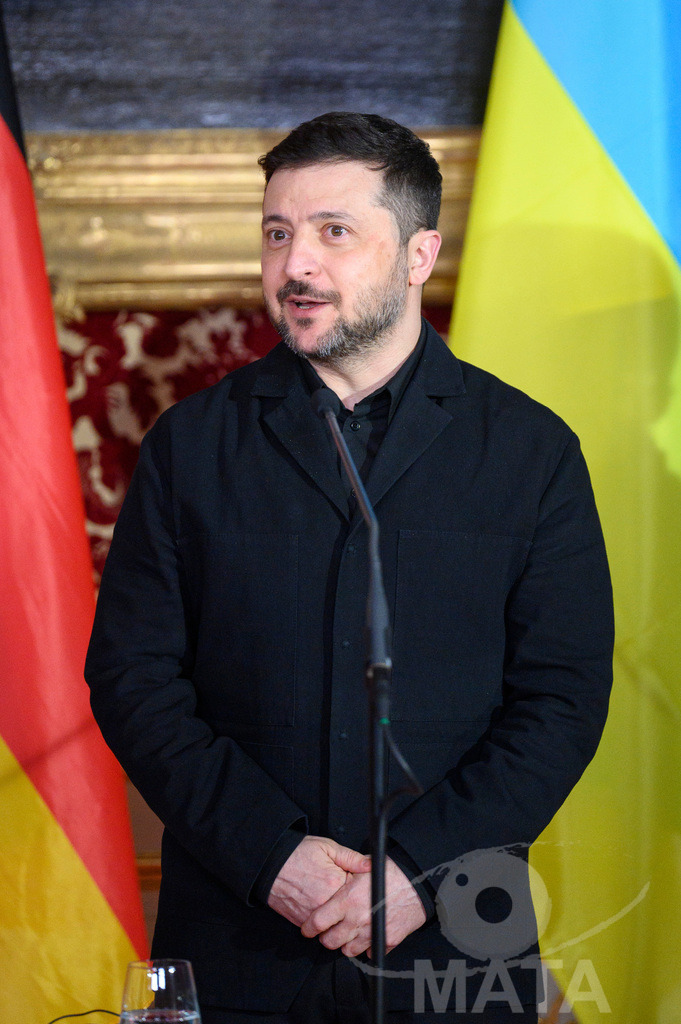 _DWI5285 | Politiker Wolodymyr Selenskyj, Präsident der Ukraine, iwährend eines Pressestatements in der Münchner Residenz vor der Verleihung des Ewald-von-Kleist-Preises.Der diesjährige Ewald-von-Kleist-Preis wird am Rande der Münchner Sicherheitskonferenz 2026 an das ukrainische Volk vergeben. München, 14.02.2026 Bayern Deutschland - Realisiert mit Pictrs.com