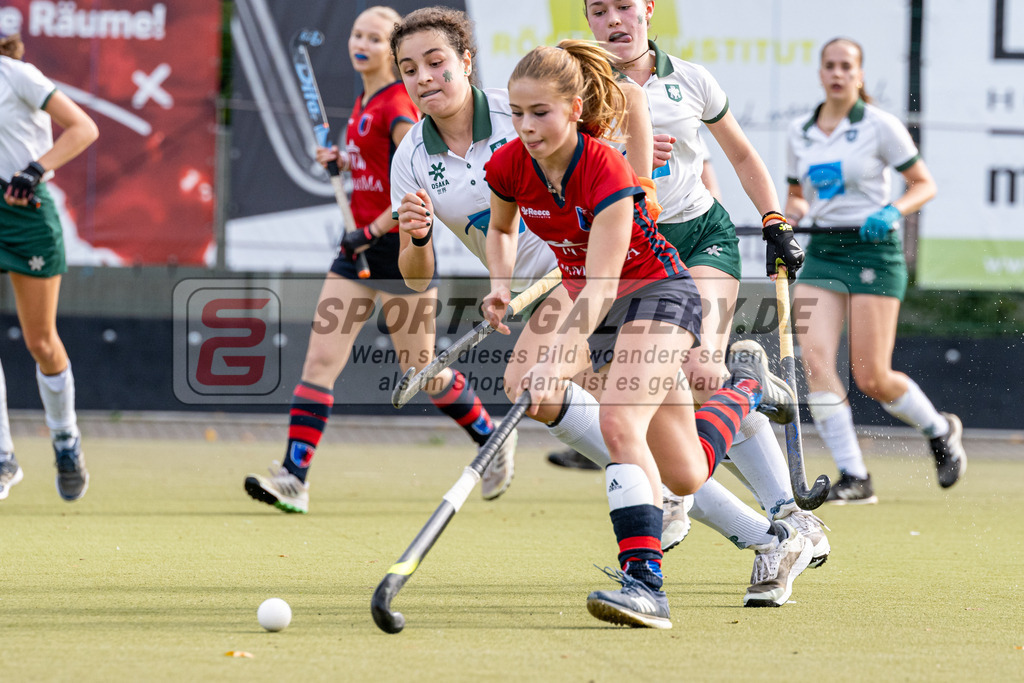 SFE_20231021_0183 | Deutsche Meisterschaft Weibliche U16 Halbfinale Uhlenhorst Mülheim - Berliner HC am 21.10.2023 in Köln (Düsseldorfer Hockeyclub 1905 e.V.), Photo: Stephan Fehrmann 2023 (Sports-Gallery)