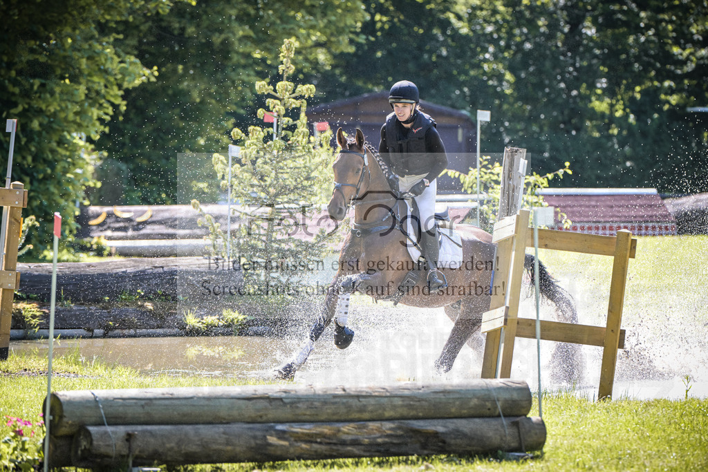 DOS_5451 | Entdecke hochwertige Reitturnierfotos von Foto Oger. Professionell, emotional und authentisch – jetzt Lieblingsmomente im Shop bestellen.Deutschlandweite Turnierfotografie. - Realisiert mit Pictrs.com