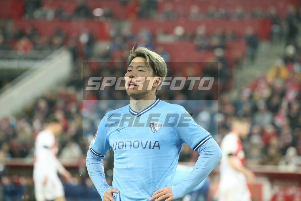 1. FC Köln - VFL Bochum | Takuma Asano - © Sportfoto-Sale (MK) - Realisiert mit Pictrs.com
