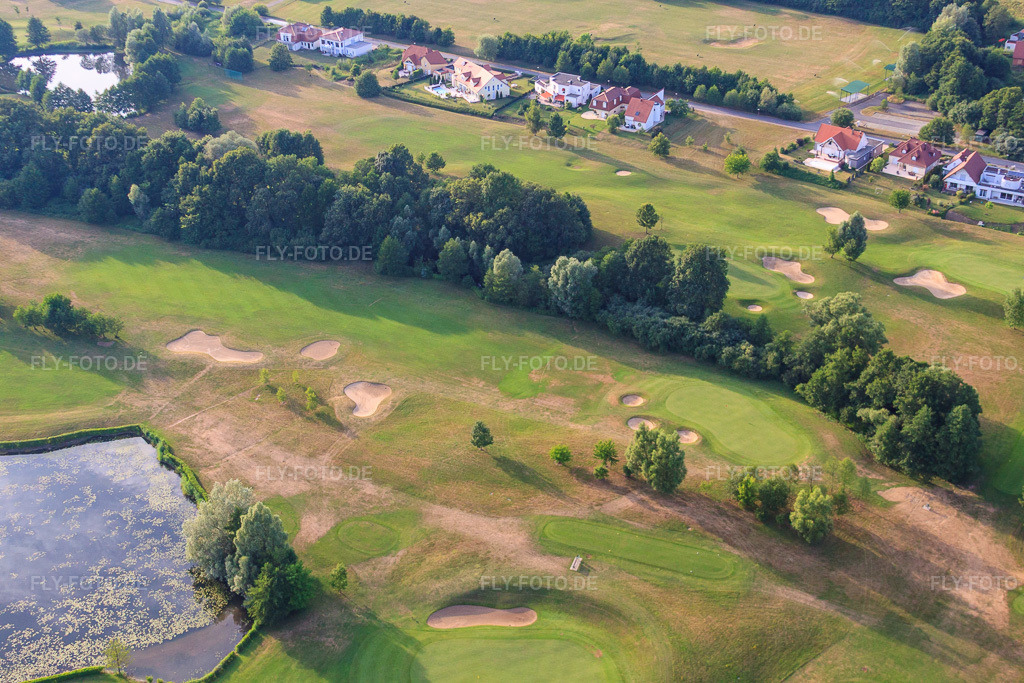Luftbild: Greens am Golfclub Soufflenheim Baden-Baden in Soufflenheim im Bundesland Bas-Rhin in Frankreich. – Foto: IMG_30548.jpg vom 09.07.2010 durch Werner Riehm/FLY-FOTO.de – Auflösung des Originals: 4752 x 3168 px