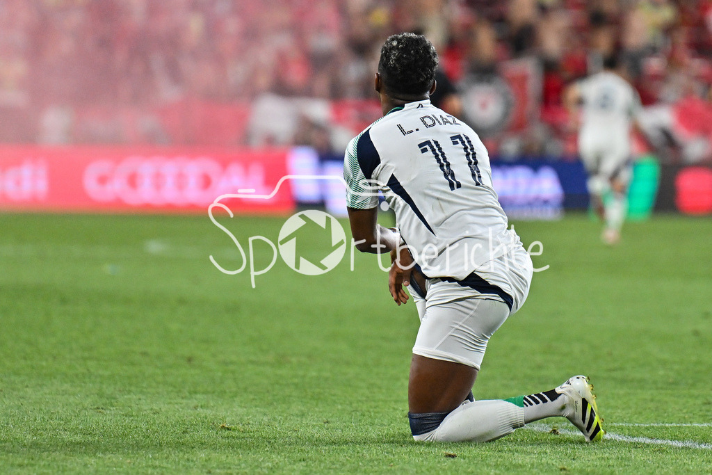 New York Red Bulls - New England Revolution | im Bild ein niedergeschlagener Luis DIAZ (New England 11) / Einzelfoto / Freisteller / Major League Soccer: New York Red Bulls - New England Revolution, Red Bull Arena am 16.07.2025