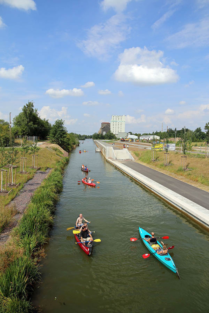 Karl-Heine-Kanal - Lindenauer Hafen | Entdecke über 20 Kategorien Leipzig-Motive: Foto-Downloads, hochwertige Poster, Leinwand- & Fine-Art-Prints. Jetzt Lieblingsfoto im Bildlexikon Leipzig Shop bestellen!