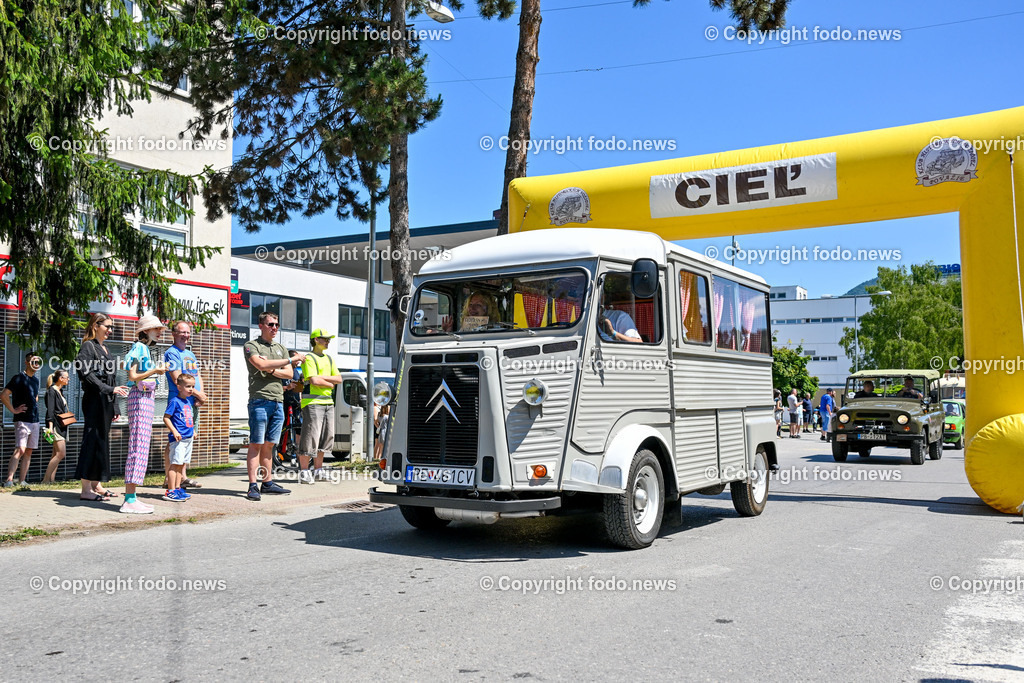 Slowakei_ Povazska Bystrica_ Veteran Tour Manin_ 14.06.2025-225 | 14.06.2025, Slowakei, SVK, Trenciansky kraj, Povazska Bystrica, im Bild Oldtimer Klub, Historische Fahrzeuge, Veteran Tour Manin, Auto, Alt, Besucher, Menschen, Feature, Symbolbild