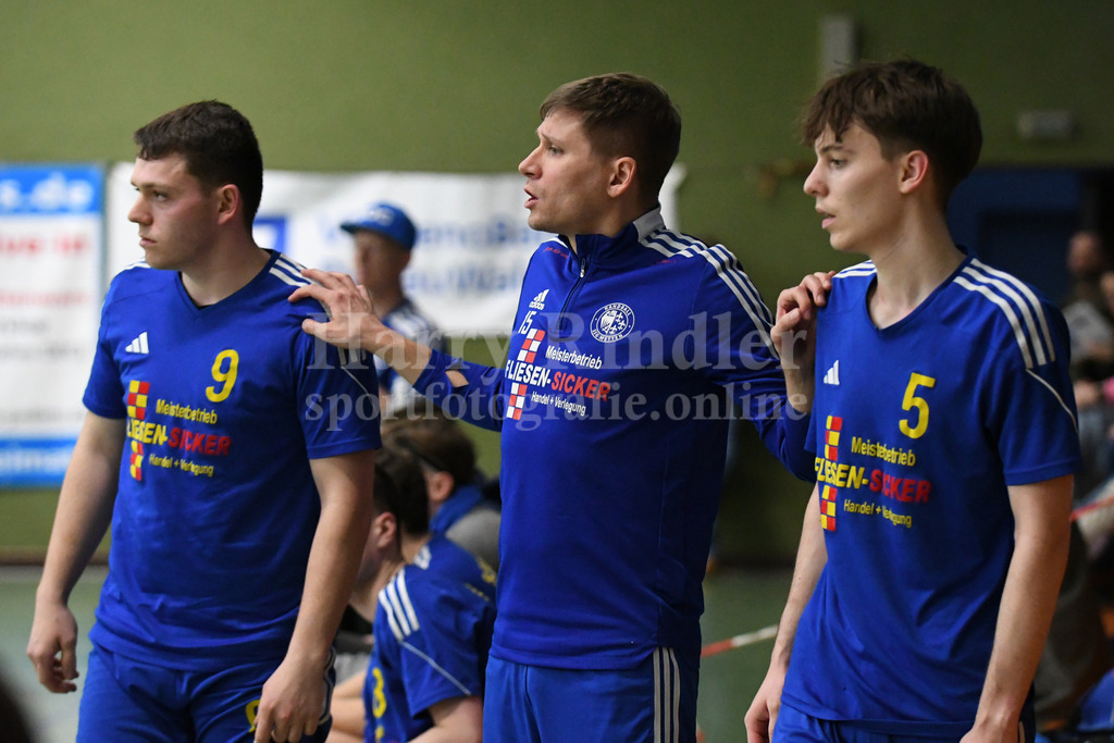 SSG Metten :  TG Landshut II  | v.l. Simon Kraus (SSG Metten #9); Florian Sedlmeier (SSG Metten Trainer); Philipp Gäck (SSG Metten #5) - Realisiert mit Pictrs.com