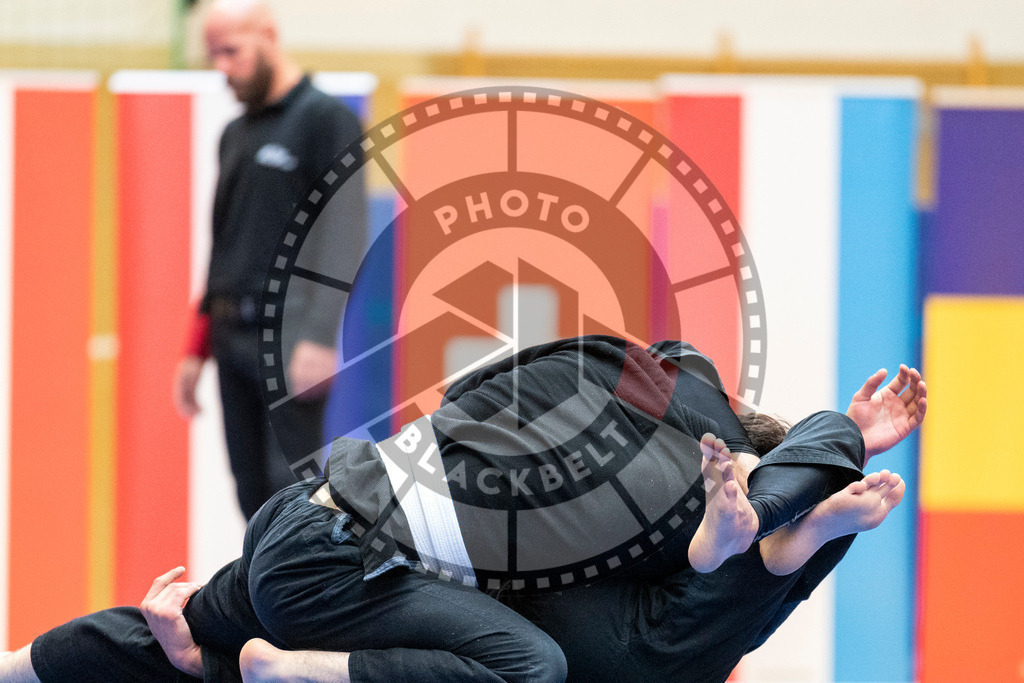 20231118PBB10859 | Fighters compete during the AJP Tour 600 Frankfurt Championship in Frankfurt/Main, Germany, on November 18, 2023.